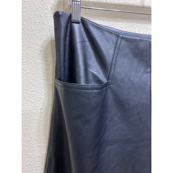 T Tahari Faux Leather Wide Leg Pants Black High Waist Culotte Style Women Size 8 - Picture 4 of 6